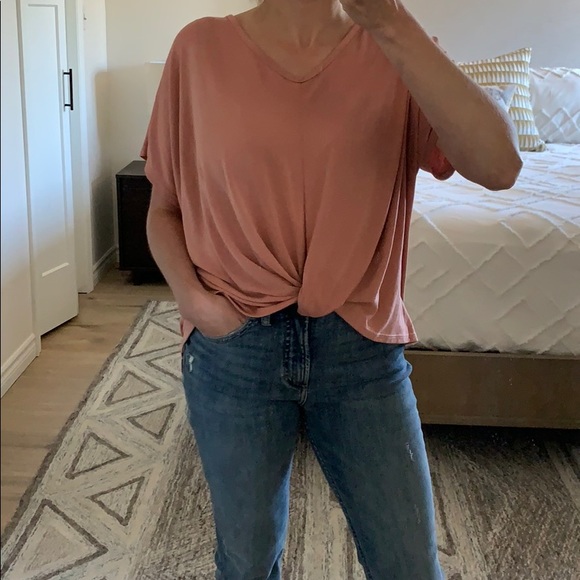 Dusty rose t-shirt with knot detail - Picture 1 of 5